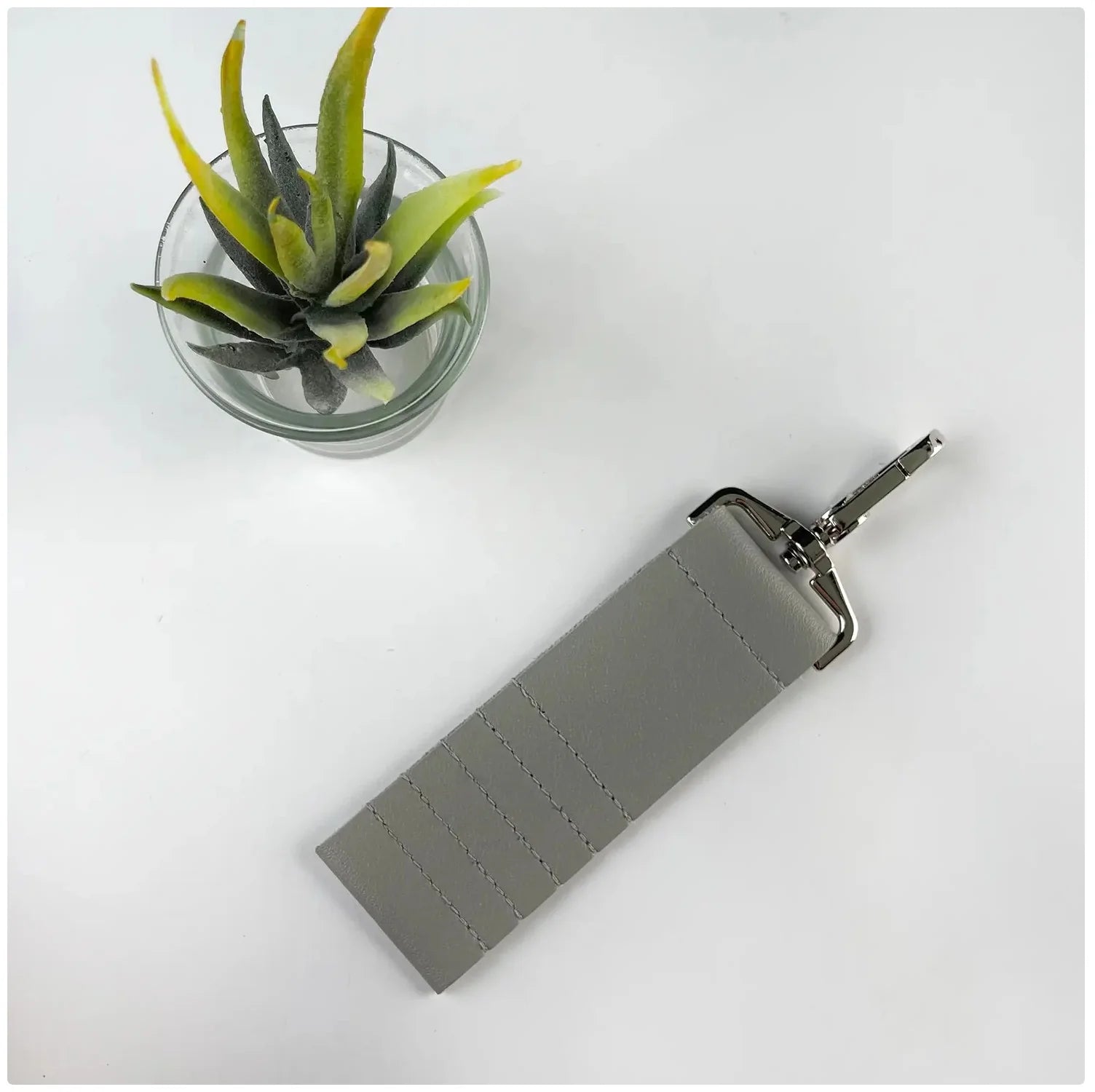 Leather Golf Tee Holder with Clip - Portable Golf Tee Pouch for Easy Access