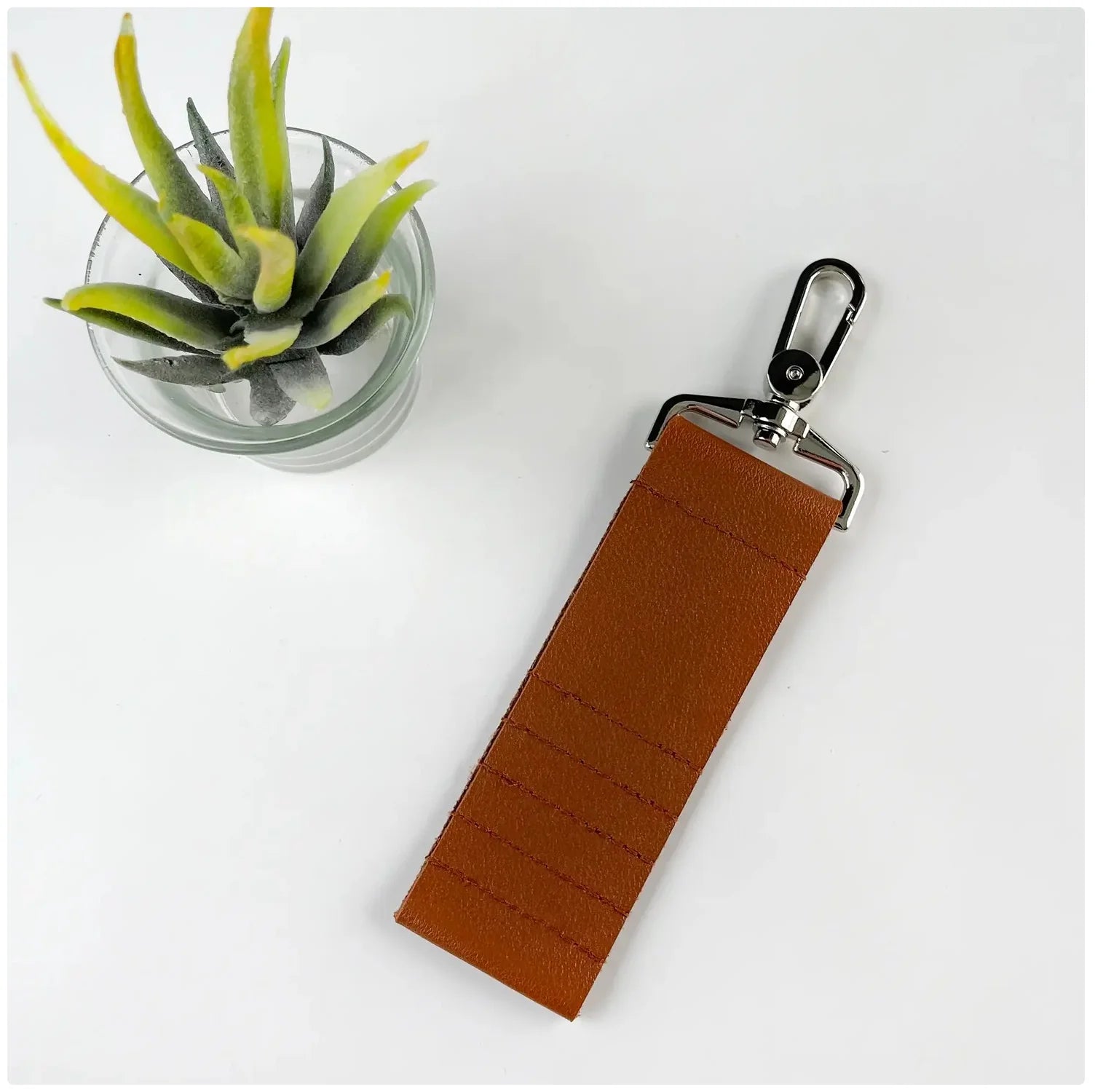 Leather Golf Tee Holder with Clip - Portable Golf Tee Pouch for Easy Access